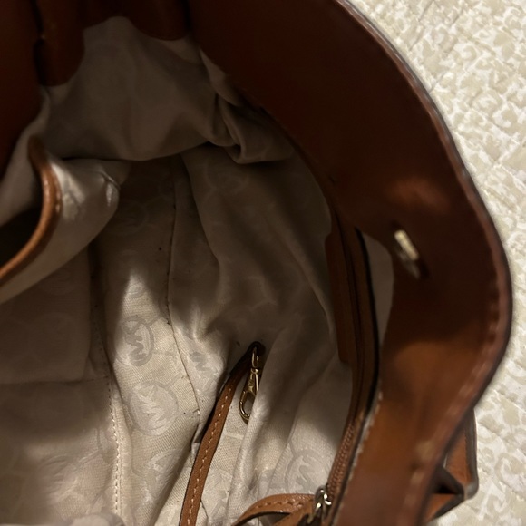 Michael Kors tan handbag.AP 1309 - Picture 8 of 8